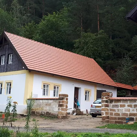 Hlucov Lesni Ferienhaus Kokorin