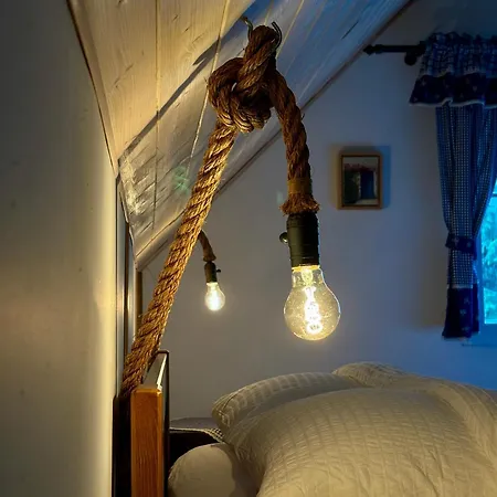 Hlucov Lesni בית נופש *